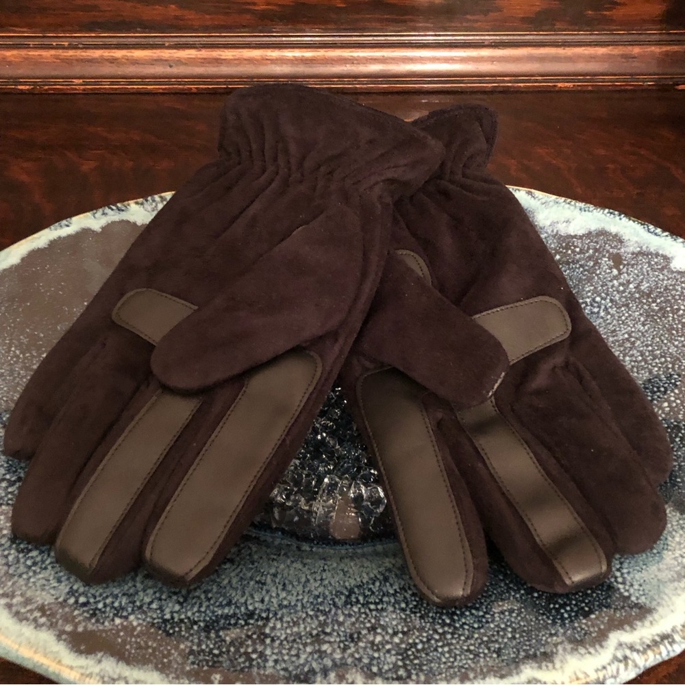 isotoner SmarTouch Women’s Black Suede Gloves - NEW!